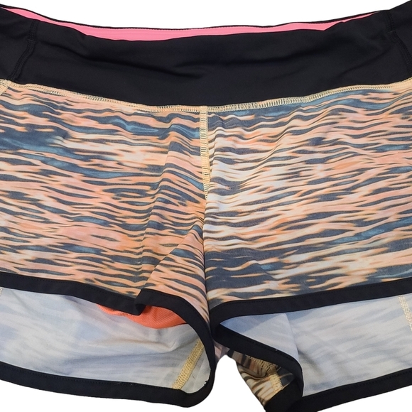 Lululemon Run Speed Shorts Tiger Water Multi Sz. 6 EUC!! - Picture 4 of 9